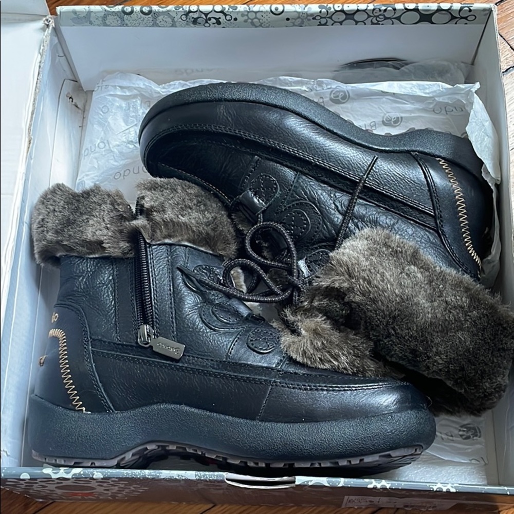 Blondo winter boots (new in box)